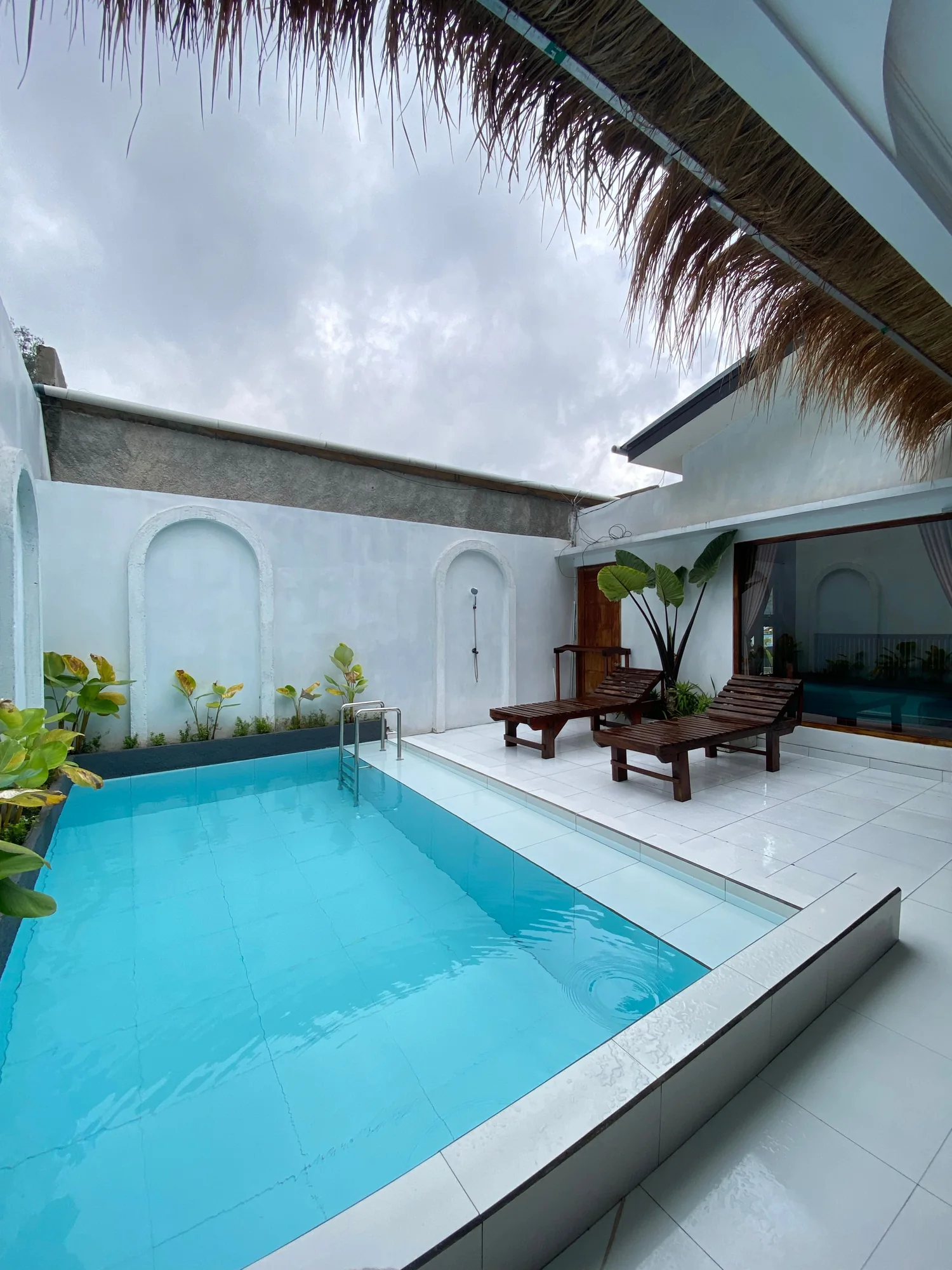 Inspirasi kolam renang minimalis